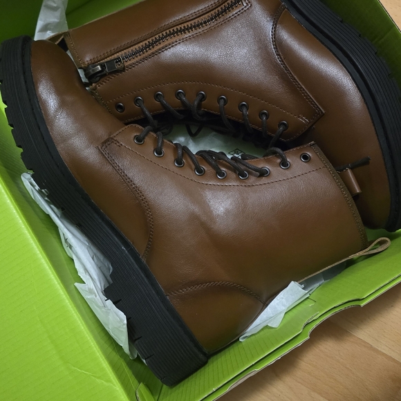 Men Zip Up Boots - Picture 3 of 3